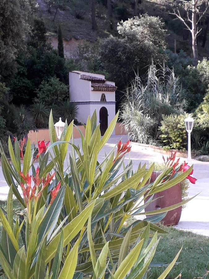 Les Restanques - Chambre D'Hotes Cuges-les-Pins Εξωτερικό φωτογραφία