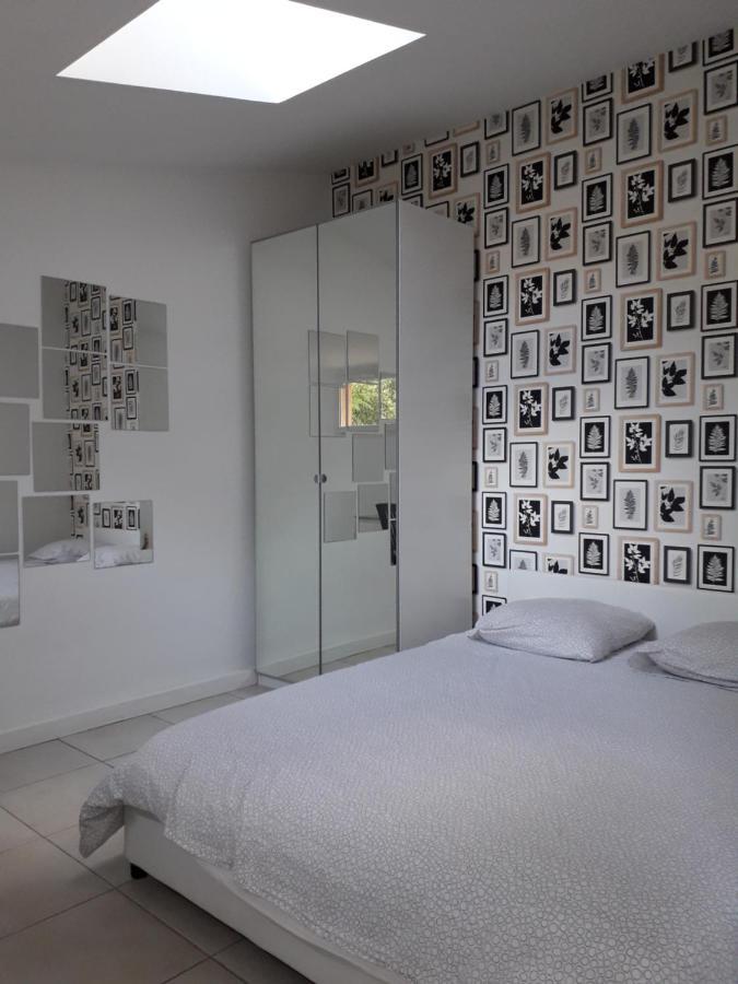 Les Restanques - Chambre D'Hotes Cuges-les-Pins Εξωτερικό φωτογραφία